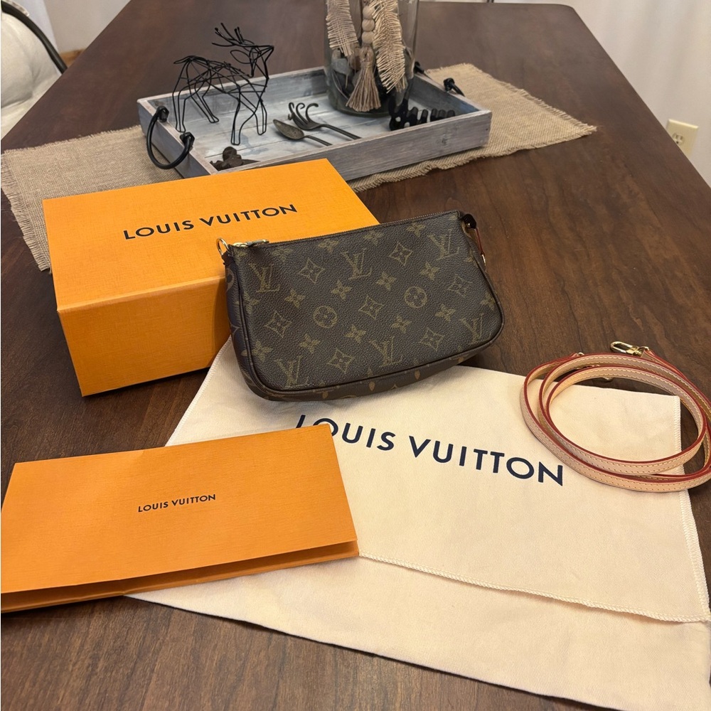 Louis Vuitton Monogram Pouchette